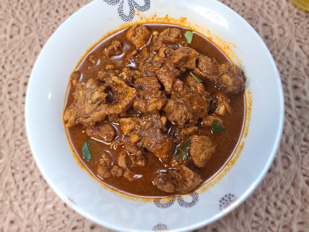 Sri Lankan Spicy Chicken Curry
